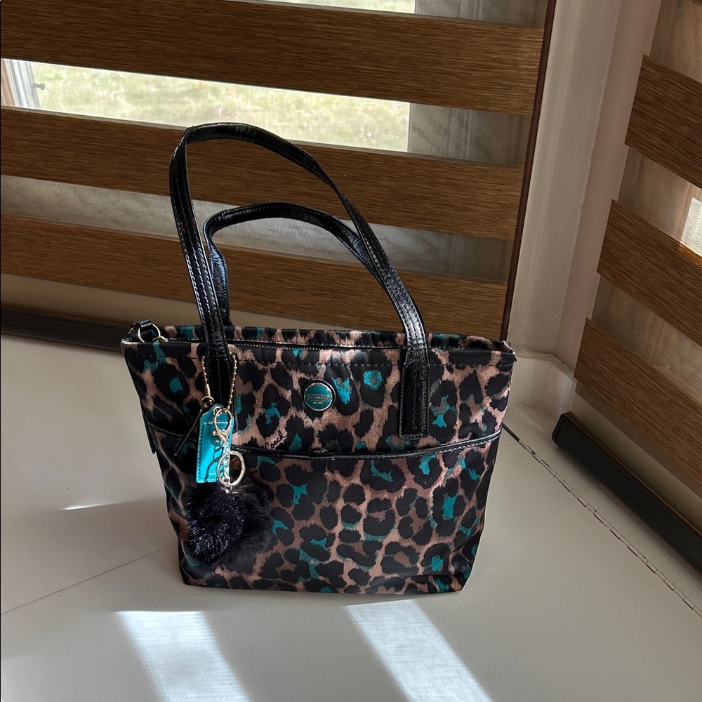 Coach Leopard Print Tote Bag with Black Patent Handles
11 x 10 x 4